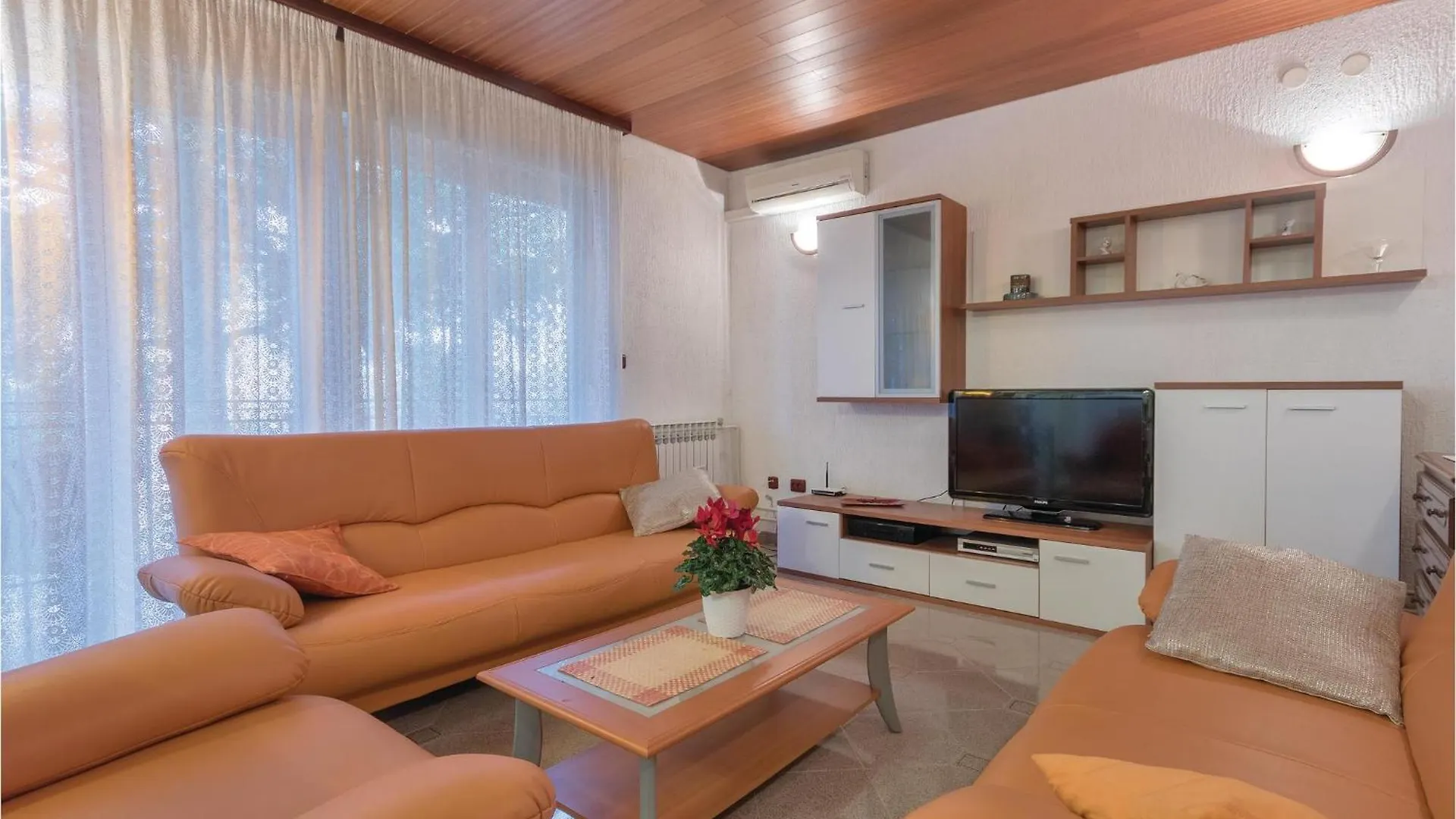 Amazing Apartment In Pula With Wifi 0*,