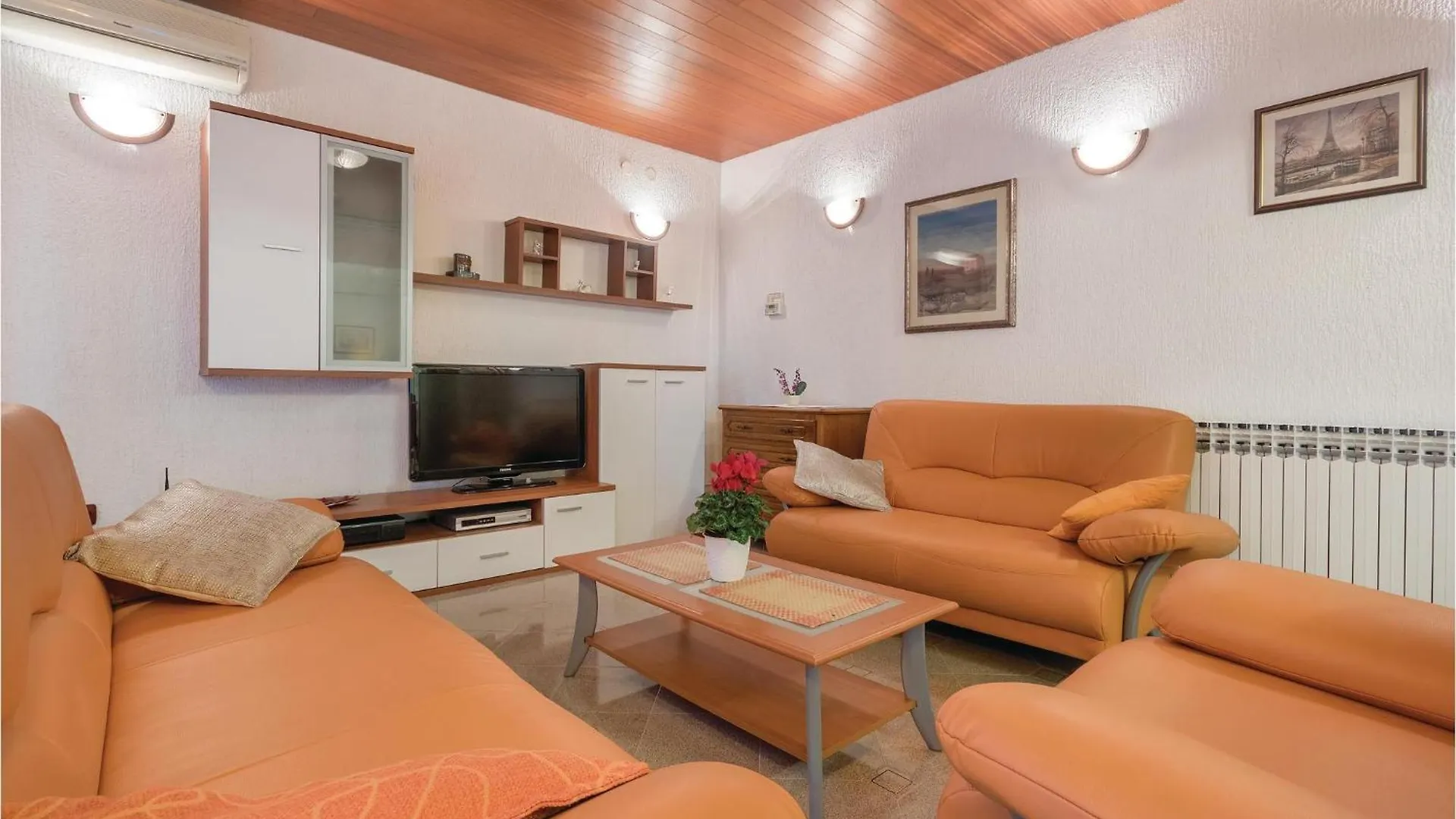 Amazing Apartment In Pula With Wifi 0*,
